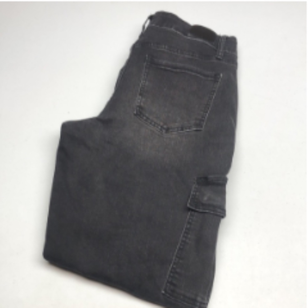 LIKE NEW ROYALTY FOR ME BLACK DENIM CARGO STYLE JEANS 6/28x26 ⭐️
